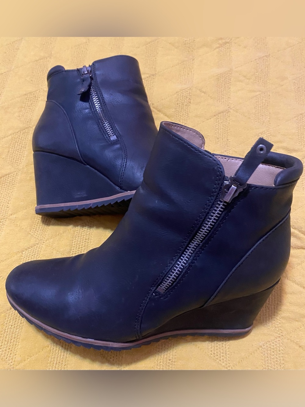 Soul Naturalizer Haley Black Wedge Ankle Boots With Side Zip, Size 9.5
